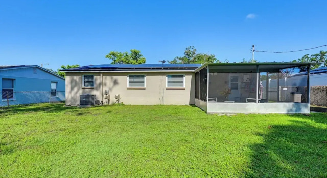 7 Mi to Busch Gardens: Tampa Gem w/ Yard!, Rezerwuj Dom wakacyjny Hotele w Tampa z parkingiem, Parking