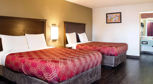 Четырёхместный номер Standard Econo Lodge Southeast Portland