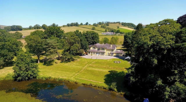 The Retreat at Glanrannell Park House, Забронировать Дом для отпуска Отели Carmarthenshire с парковкой, Парковка