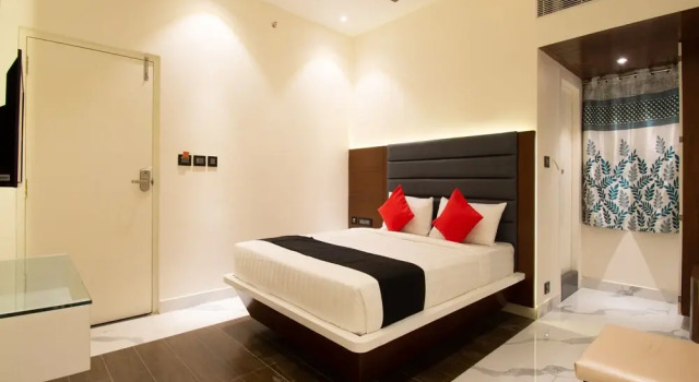 Capital O 23618 Hotel Royal Benza