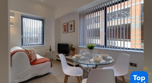 Stunning 1-Bed Deluxe Apartment in Slough, Varaa Huoneisto Asunnot kohteessa Merseyside, Huoneisto