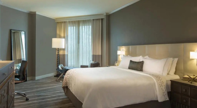 Номер Executive Renaissance Tampa International Plaza Hotel