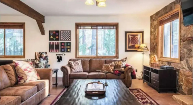 Walk to Lake 6BR Cabin w/ Game Room, Hot Tub Big Bear Castle