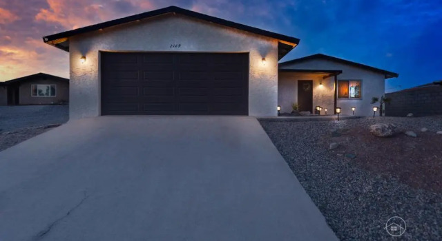 Коттедж A WAVE FROM IT ALL - Pet & Family Friendly Home with Beautiful Views!