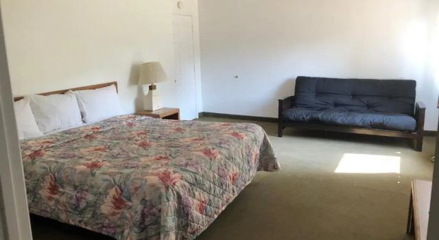 Четырёхместный номер Standard Mountain View Motel