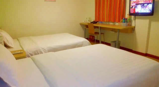Двухместный номер Standard 7Days Inn Chengdu Renshou Tianti Park Branch