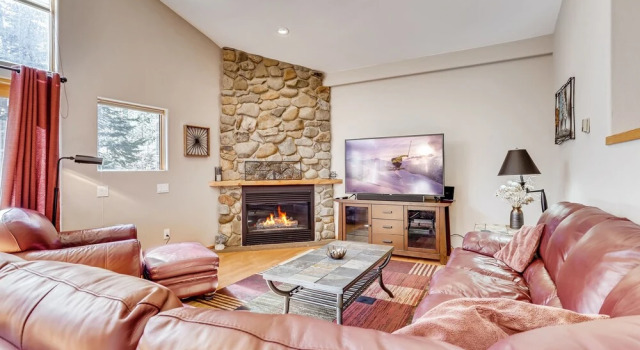 New Listing! 2-unit Getaway W/ Heated Garages 6 Bedroom Duplex, Varaa Lomakoti Huvilat kohteessa Vail Ski, Villa