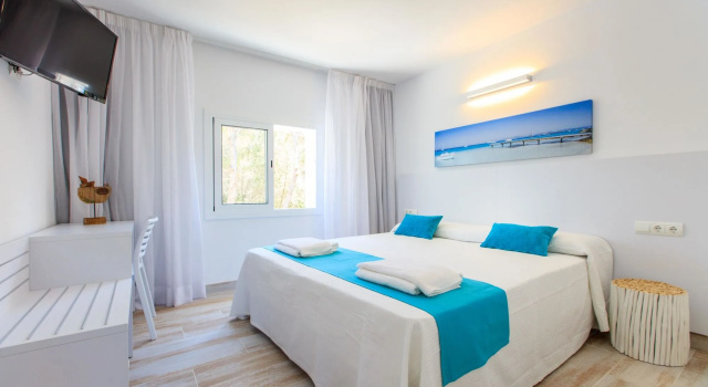 Pinos Playa Suites, Book Hotel Playa Migjorn Formentera