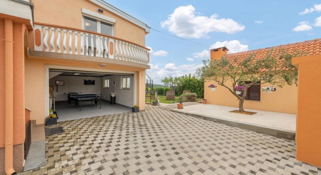 Luxurious Home In Debeljak, Sukosan, Забронировать Отель Отели Сукошан с парковкой, Парковка