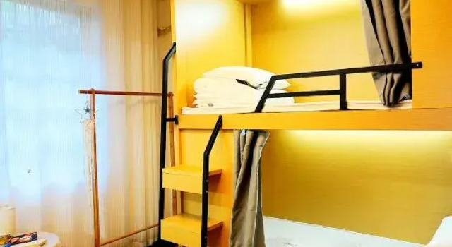 Кровать в общем номере (женский номер) Wanye Log Youth Hostel and Homestay