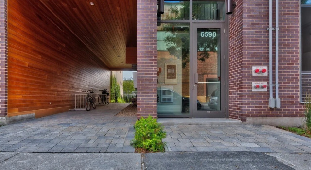 Modern 2BR Condo in Montrea by Namastay, Rezervovat Hotel Montreal Quebec
