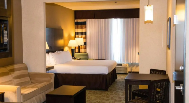 Двухместный люкс c 1 комнатой Holiday Inn Express Hotel & Suites Houston NW Beltway 8-West Road by IHG