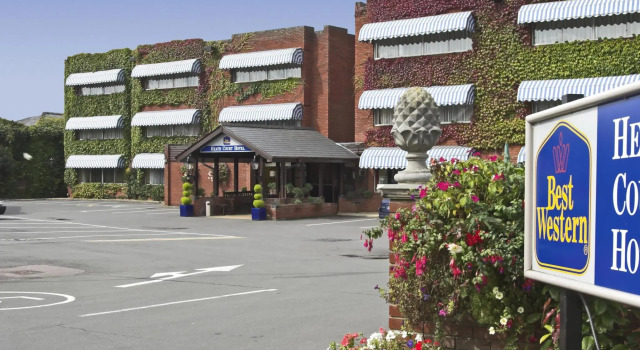 Кровать в общем номере Best Western Heath Court Hotel