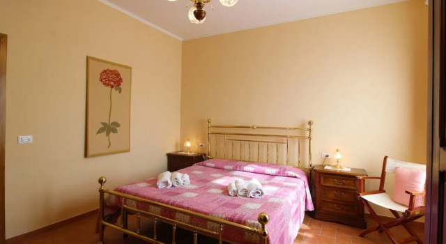 Stunning Private Villa for 4 Guests With Wifi, Private Pool, TV, Veranda, Pets Allowed and Parking, Book Villa Palazzo del Pero Toscana