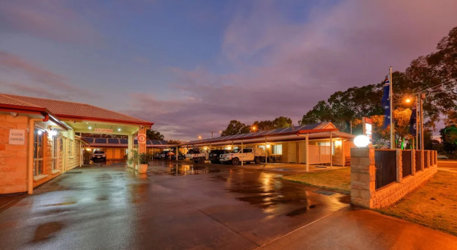 White Gums Motor Inn, Varaa Mini-hotelli Chinchilla Queensland
