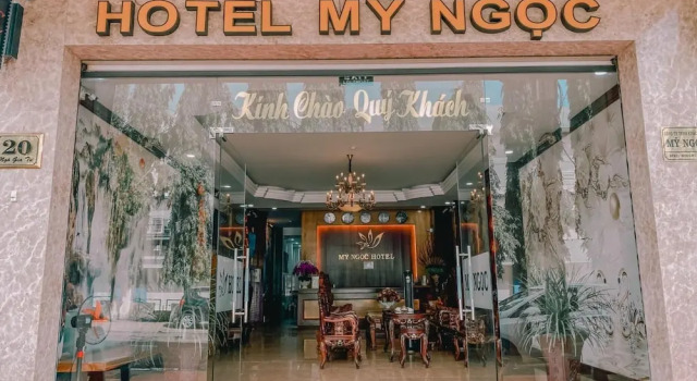 KHÁCH SẠN MỸ NGỌC, Prenota Hotel Hotel a Dak Lak con parcheggio, Parcheggio