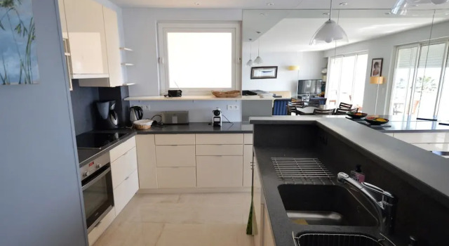 Wonderful seafront Apartment - 3-bedroom