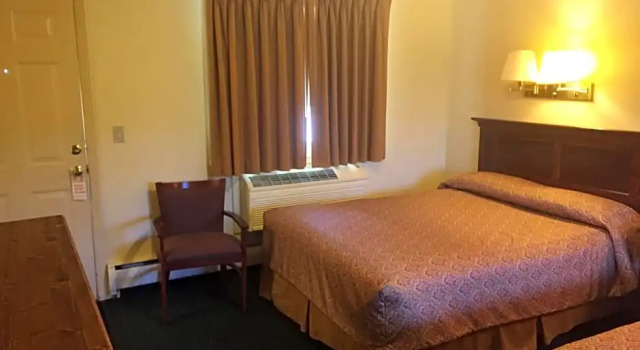 Номер Standard Briarcliff Motel