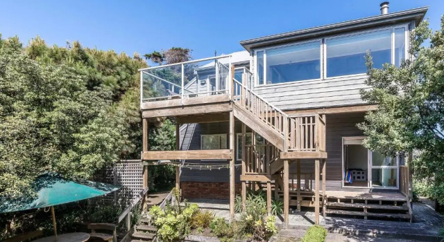 Kapiti at The Coast - Waikanae Holiday Home, Забронировать Отель Отели Уэйкана с парковкой, Парковка