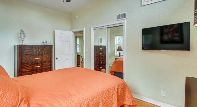 3 Mi to Beach & Boardwalk: Riverfront Daytona Home, Забронировать Дом для отпуска Виллы Холи-Хил, Вилла
