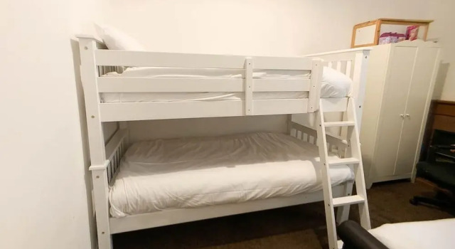 Large Glasgow South Family Home - Free Parking