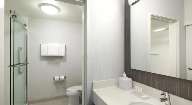 Двухместный люкс c 1 комнатой Courtyard by Marriott- Austin Round Rock