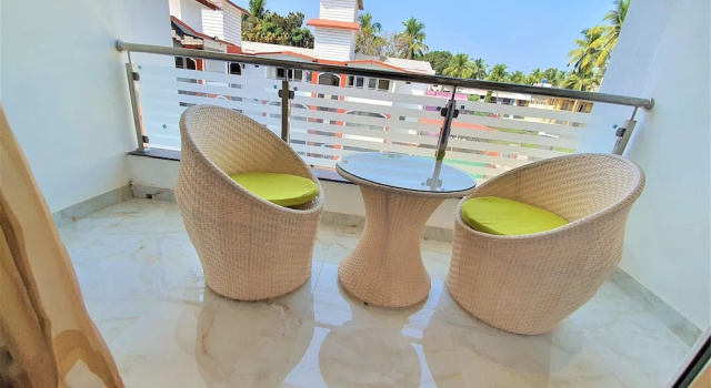 Номер Premium с балконом и с видом на бассейн Hotel Shanti Solitaire, Arpora