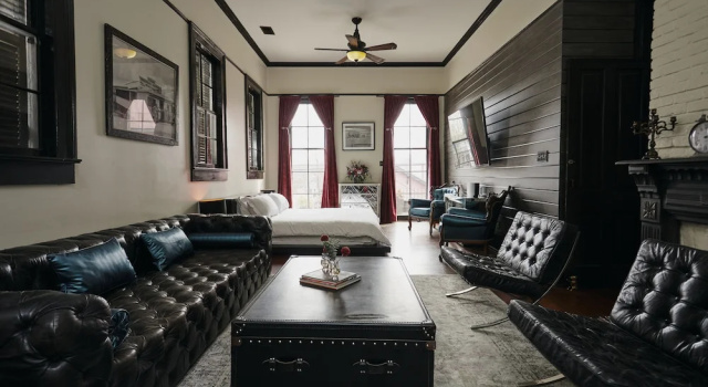 Люкс Royal Royal Street Inn & Bar