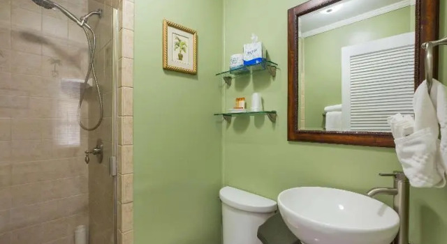 Четырёхместный люкс Coombs Inn & Suites