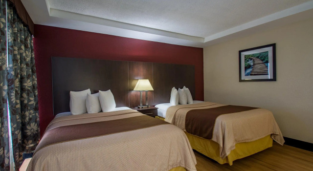 Четырёхместный номер Deluxe Red Roof Inn Batavia