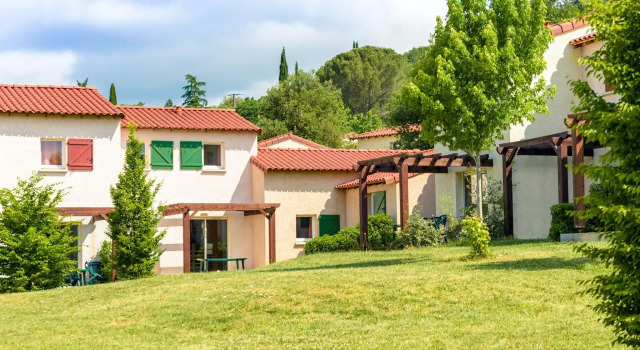 Comfortable holiday home with a terrace nearby river the Lot, Rezervovat Hotel Cajarc 
