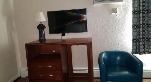 Четырёхместный номер Standard Red Carpet Inn Rochester
