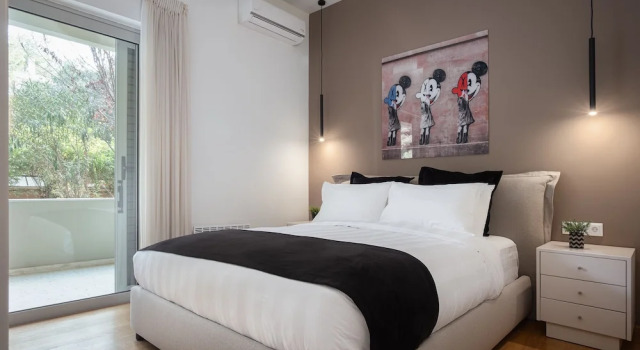 Vouliagmeni Stylish Apartment