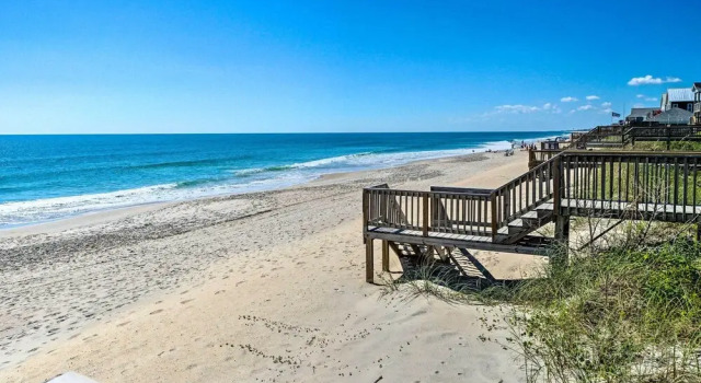 Surf City House ~ 400 Ft Walk to Beach w/ Decks!, Забронировать Дом для отпуска Виллы Сёрф-Сити, Вилла
