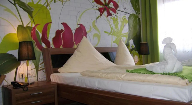 Boulevardhotel Sängerstadt - alle Zimmer klimatisiert, Prenota Hotel Finsterwalde Brandeburgo