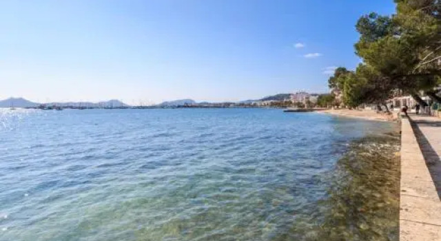 Modern marina seafront apartment, Book Apartment Pollença Majorca