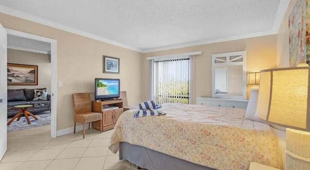 Bay Village 126: Charming Beachfront 2br/2ba Condo W/ Balcony 2 Bedroom Condo
