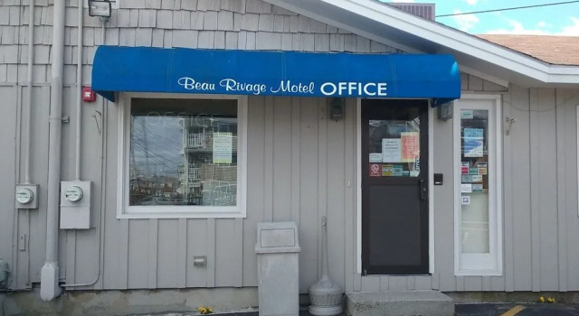 Beau Rivage Motel, Varaa Motelli Hotellit New England uima-altaalla, Uima-allas
