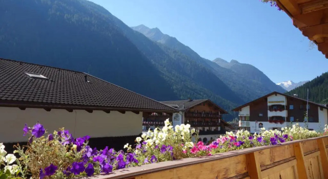 Haus Stern, Prenota Hotel Hotel a Tirolo con parcheggio, Parcheggio