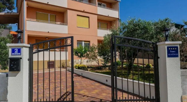 Апартаменты Two-bedroom Apartment Near Beach