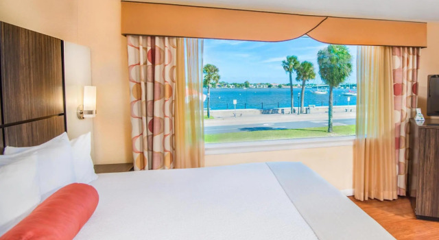 Номер Standard Best Western Historic Bayfront