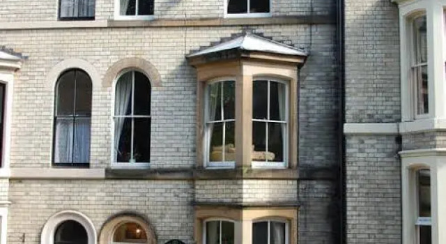 The Florence Guest House, Забронировать Гостевой дом Отели Северного Йоркшира с парковкой, Парковка