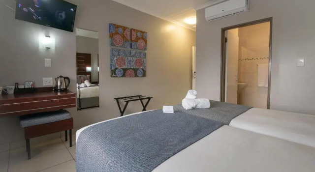 Двухместный номер Standard Hotel Savoy and Conference Centre