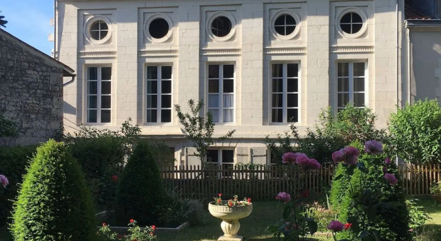 Beaux Esprits Chambres d'Hôtes, Забронировать Отель Фонтене-ле-Конт Маре-Пуатвен