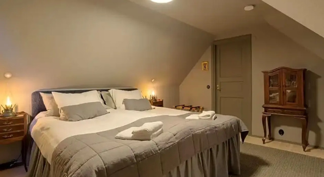 Mellby Atelier på Österlen, Boek Hotel Kivik Osterlen