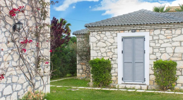 Harmony Villa - Serene Villa for 6 Near Lagana With Private Patio and Parking