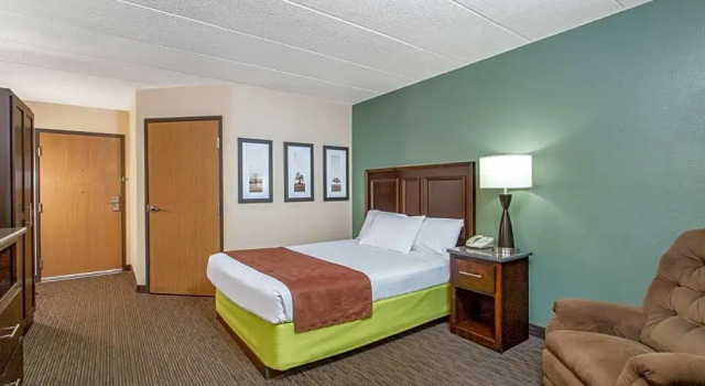 Номер Standard AmericInn by Wyndham West Salem