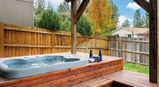 Коттедж Old Mill Getaway by Avantstay Private Backyard w/ Hot Tub