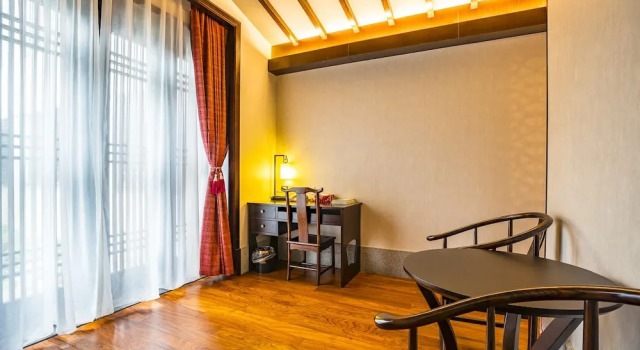 Номер Executive Graceland Garden Court Hotel