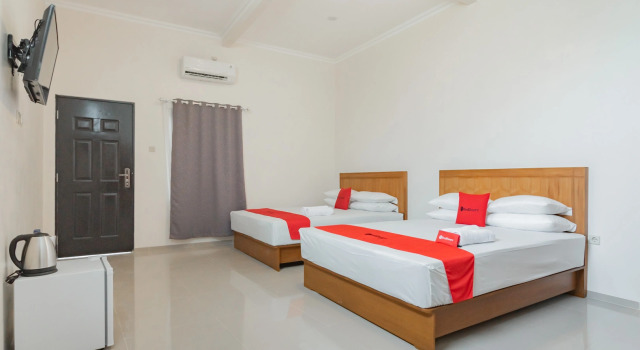Люкс RedDoorz Syariah Plus @ Perintis Guesthouse Tasikmalaya